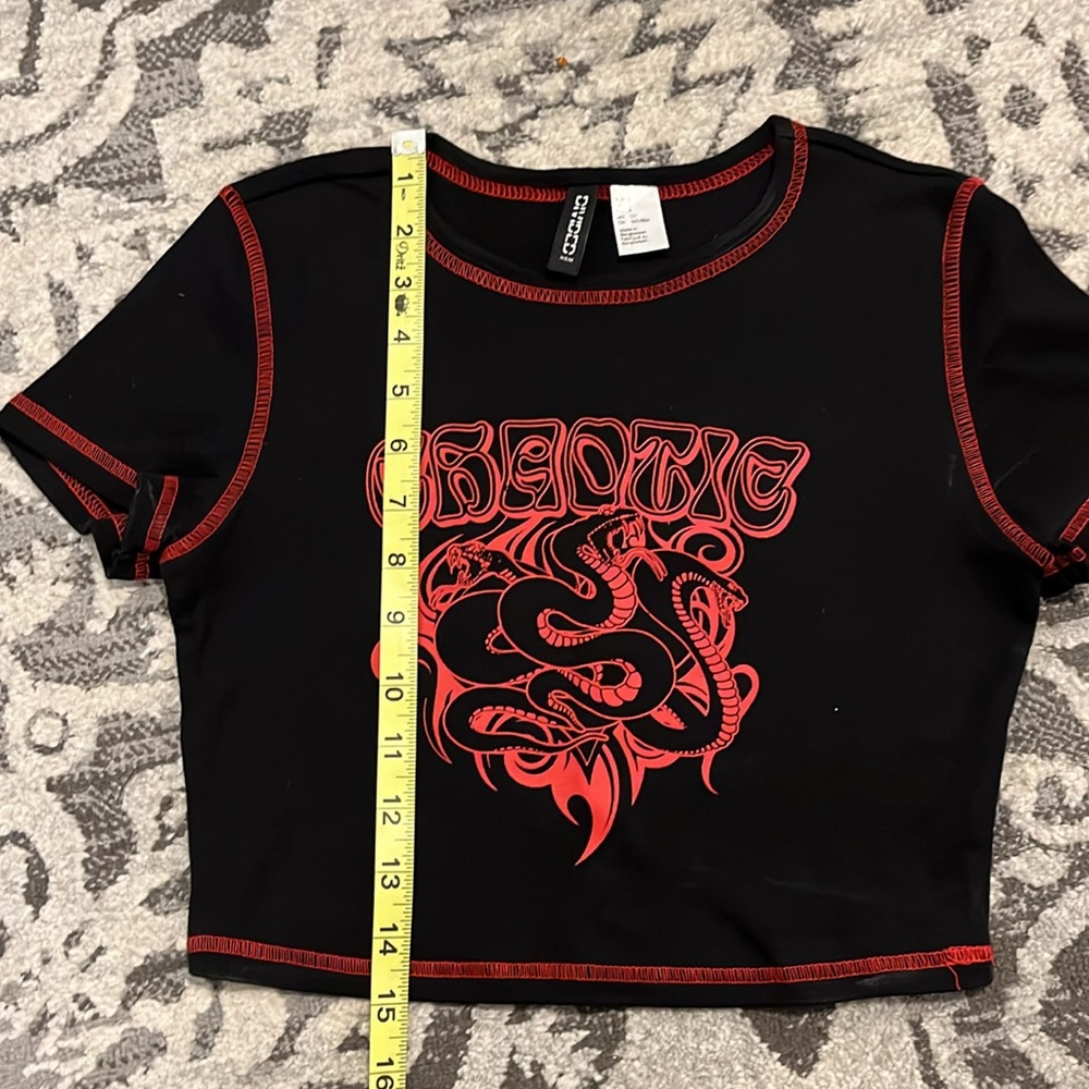 H&M Divided crop top with dragon print Small